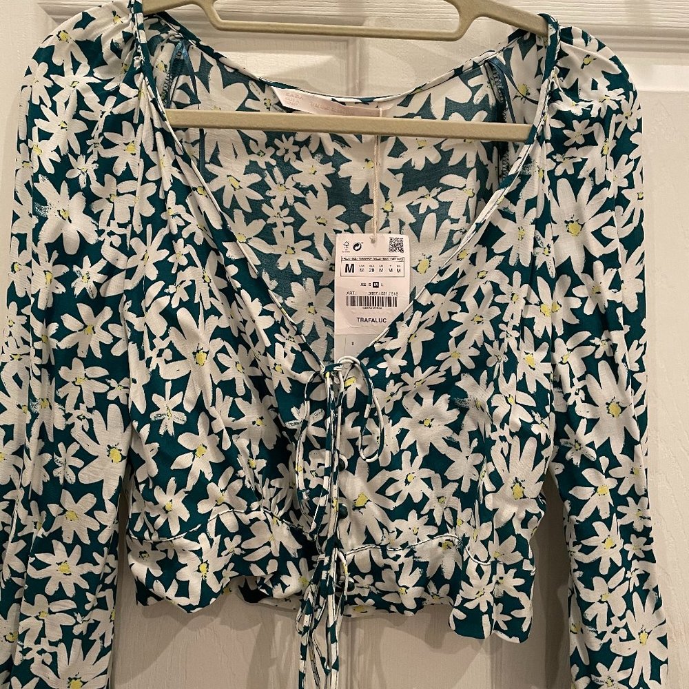 Zara button down crop top, size medium, tags on